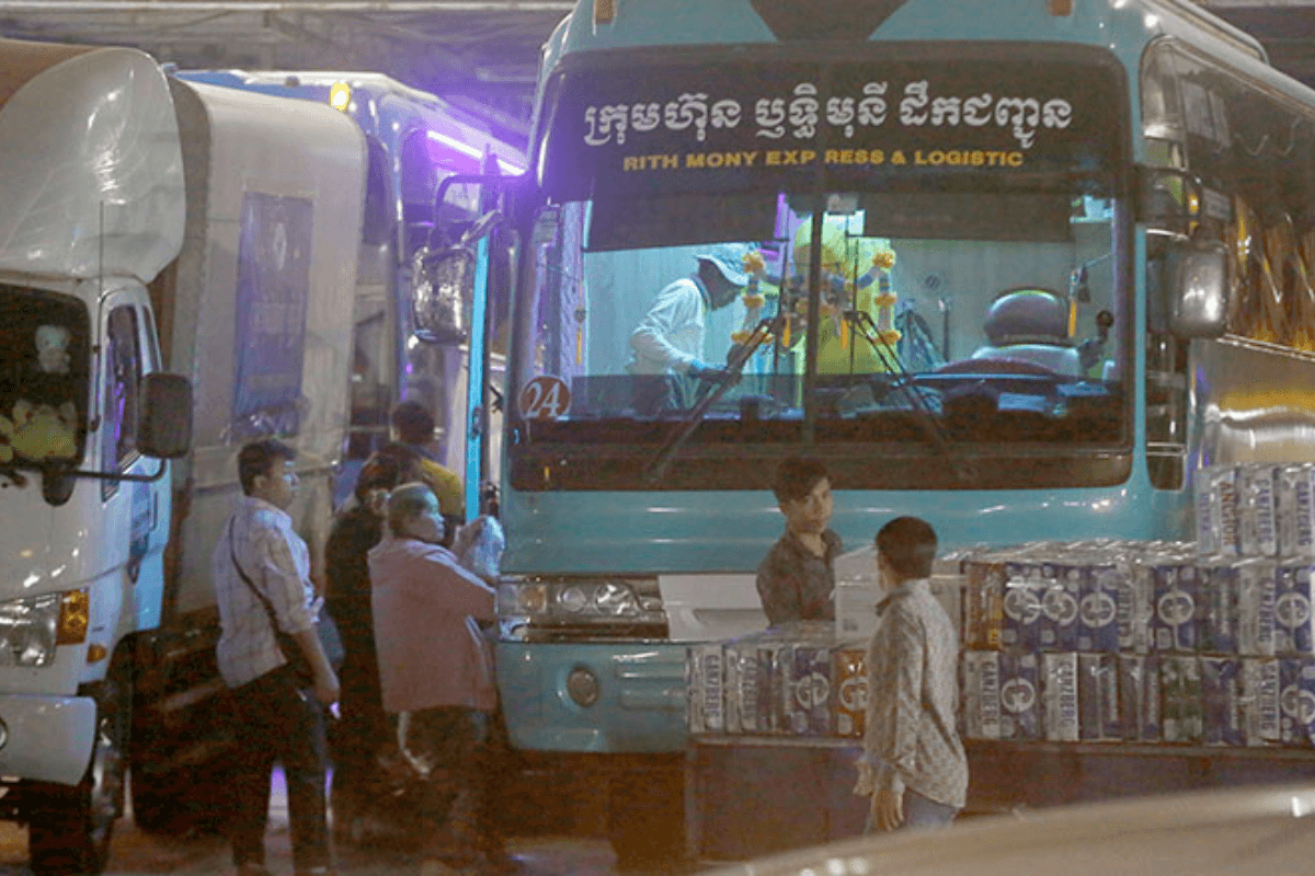 カンボジアで夜行バス利用が増加、利便性と安全性の両立が課題