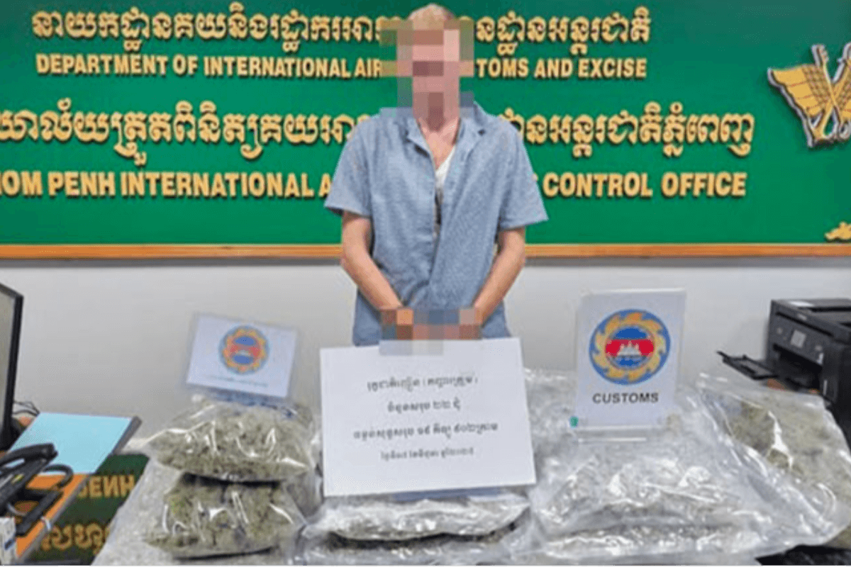 英国人2人の大麻密輸事件、プノンペンで公判始まる