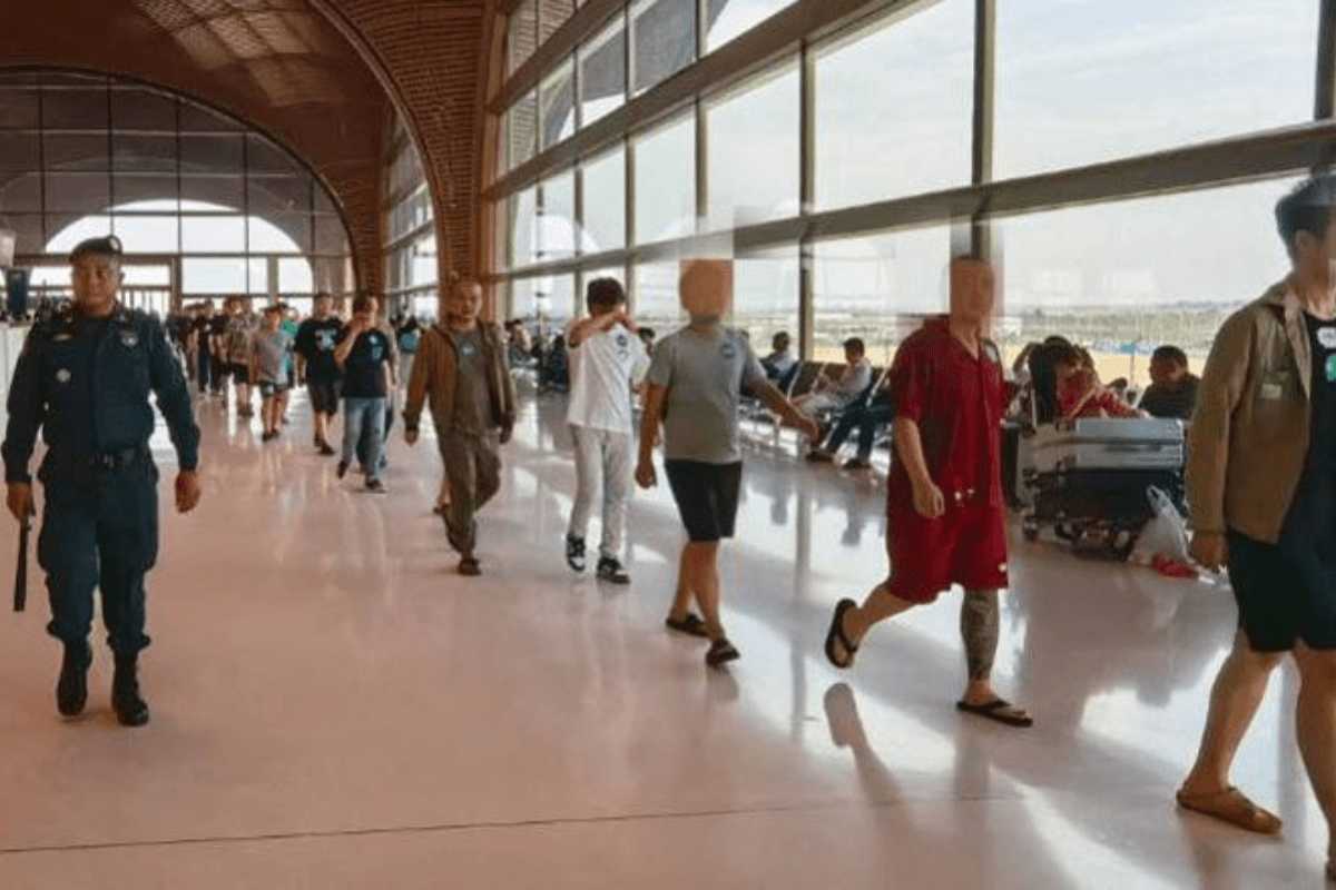 オンライン詐欺など関与、3日間で1089人を国外退去処分