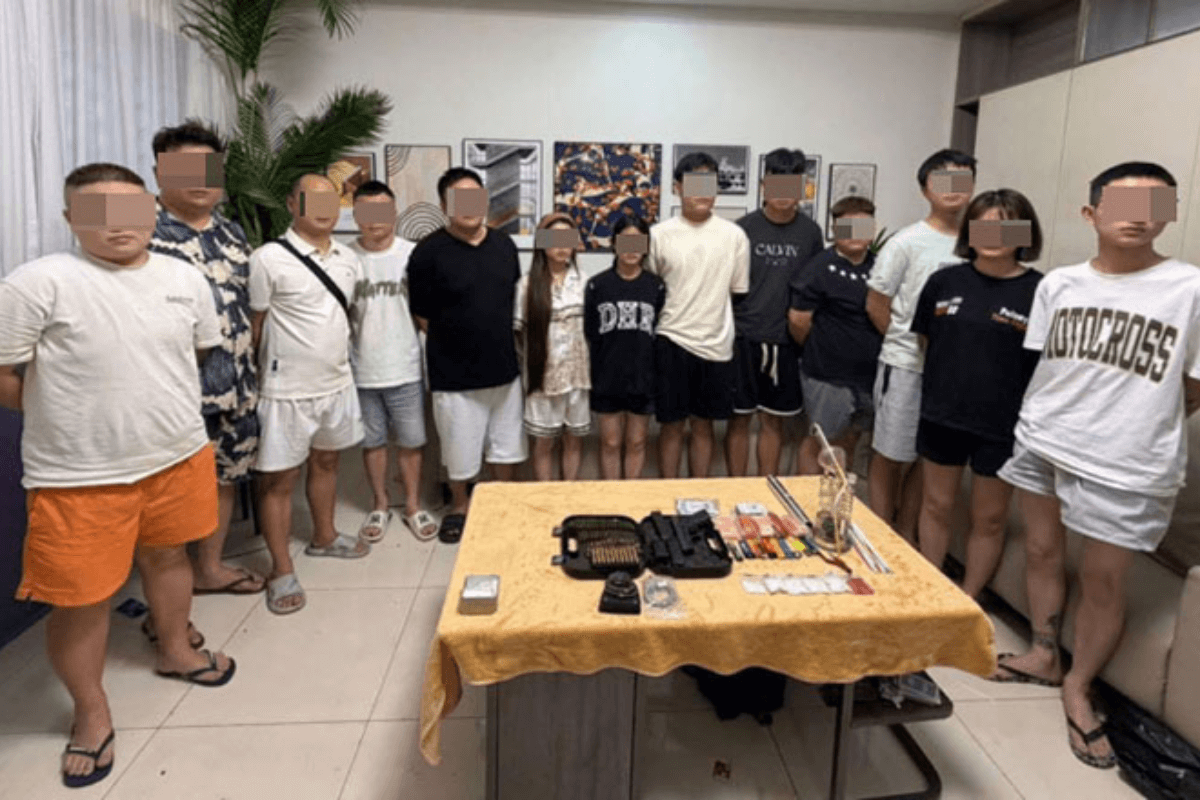 プノンペンで中国人13人を逮捕、麻薬・銃器所持容疑