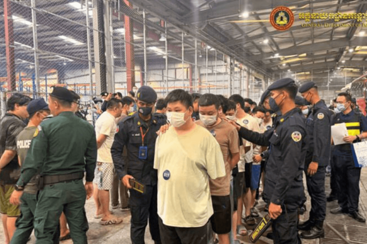 オンライン詐欺拠点を一斉摘発、外国人容疑者3万人超を強制送還