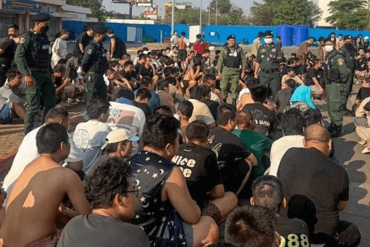 日本人含む1121人を国外退去、オンライン詐欺など取り締まり強化