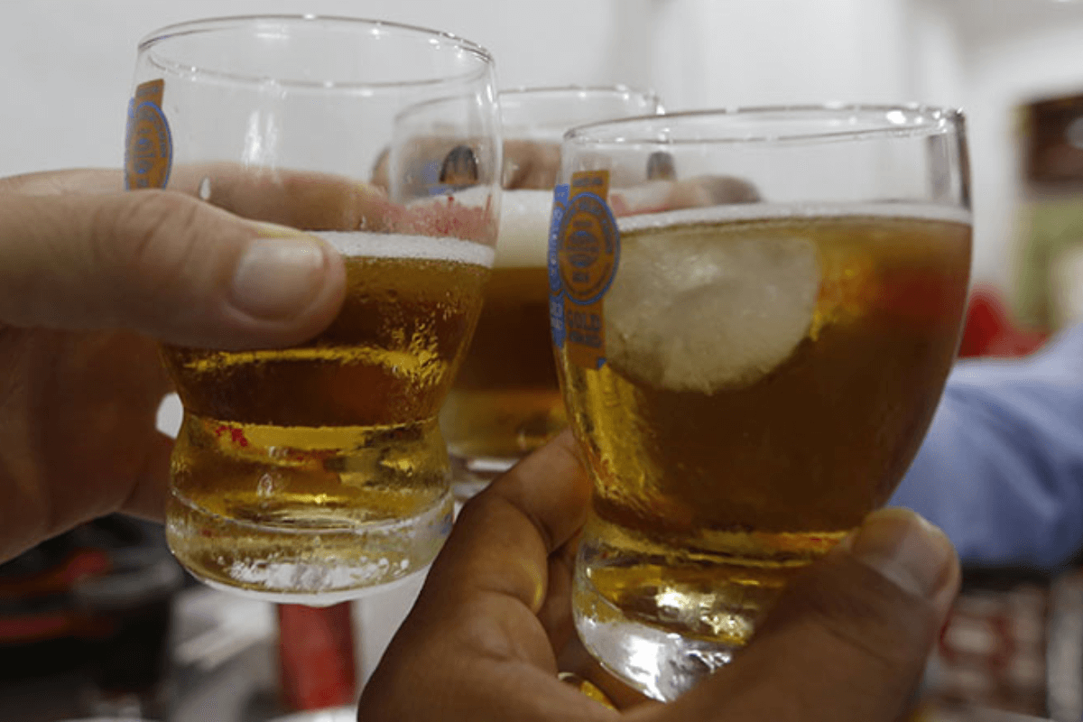 カンボジアで若年層の飲酒拡大、規制欠如が公衆衛生に影響