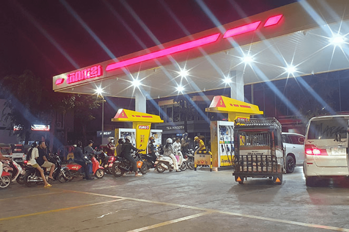 中東情勢で燃料急騰、カンボジア家計と企業を圧迫　