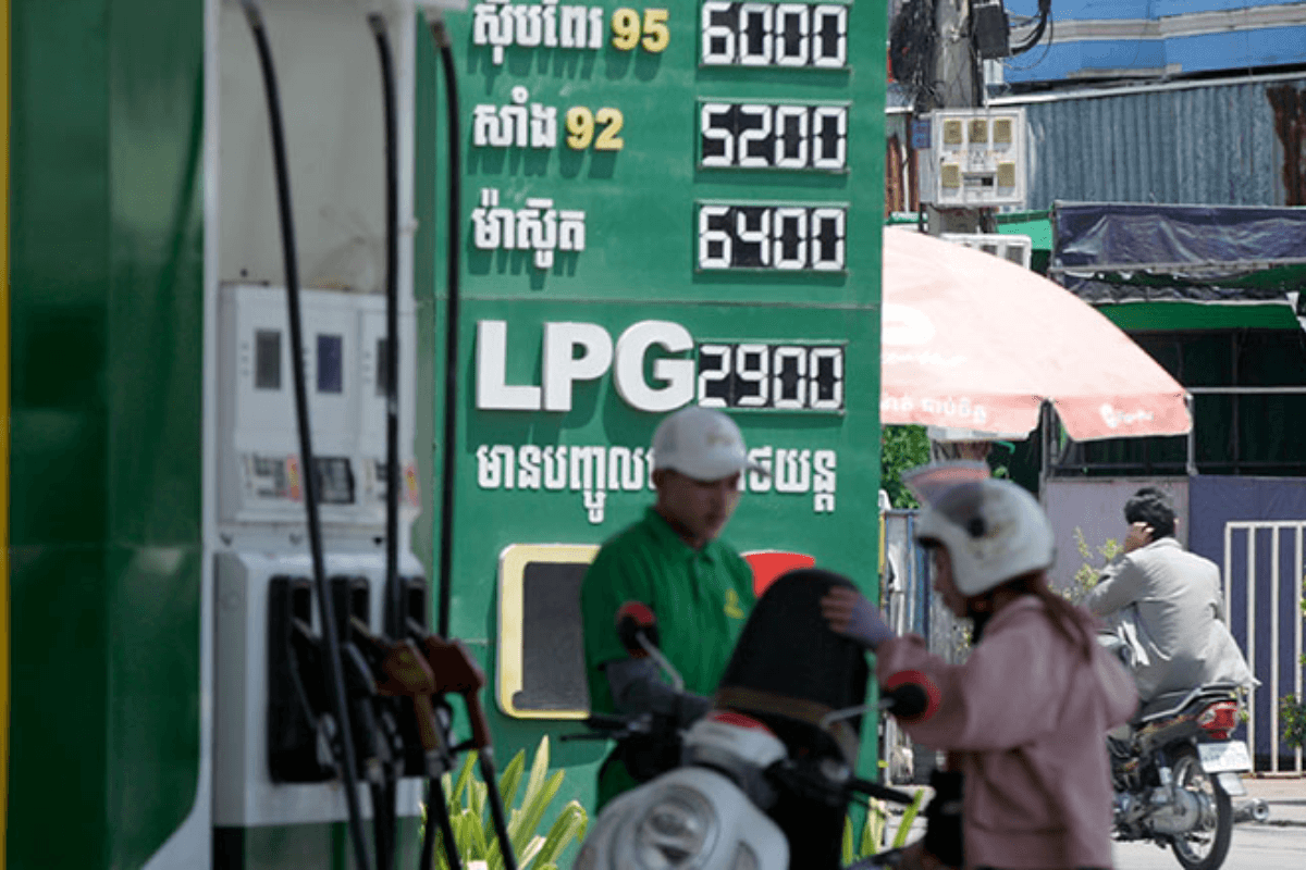 カンボジアで燃料価格高止まり、軽油値上げに市民の失望広がる