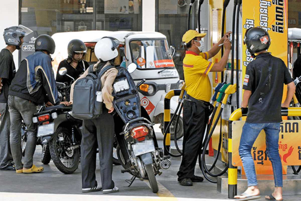燃料不足で閉鎖の給油所2000箇所、当局介入で1600箇所が営業再開