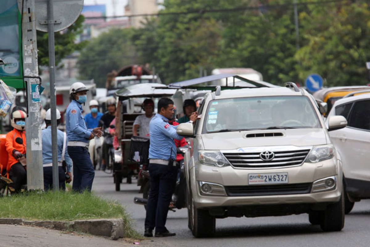 燃料価格高騰への対応、交通違反罰金を一時停止