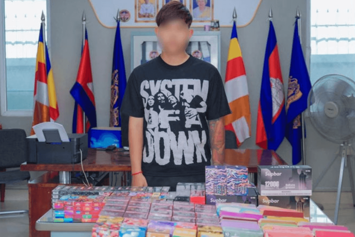 電子たばこ販売拠点を摘発、プノンペンで1300本超を押収