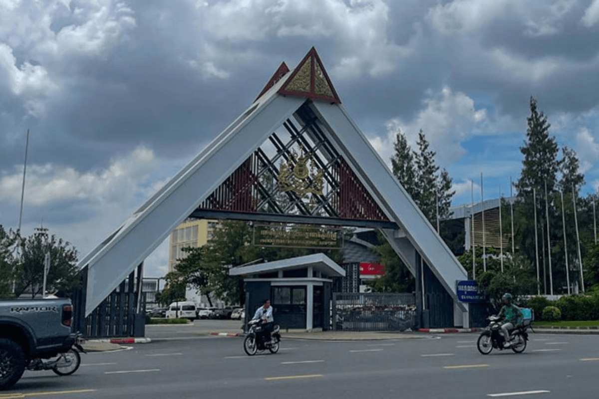 プノンペン旧空港跡地、期間限定開放で公共公園化を検証