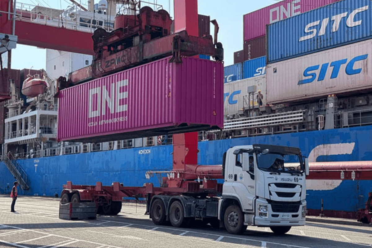 対中貿易26％増の裏で対米黒字32億ドル、二極依存が鮮明に