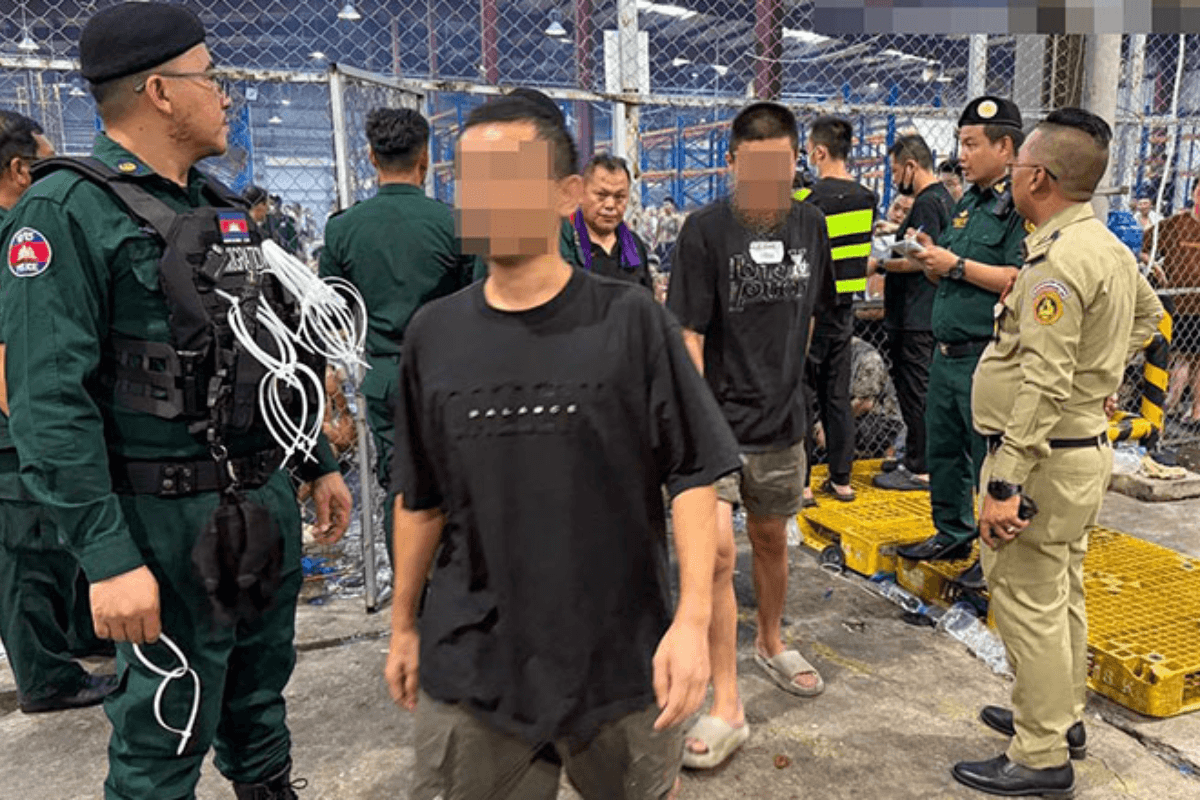 中国人506人を一斉送還、カンボジアがオンライン詐欺に強硬策