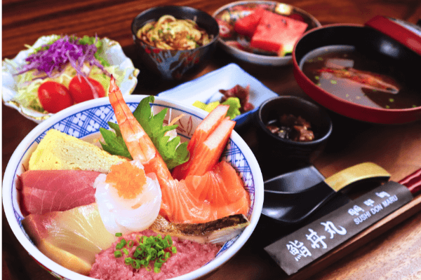 サーモン刺身をプレゼント! 鮨丼丸のランチプロモーション