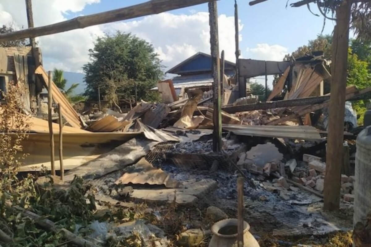マグウェ・サンミョー村で国軍が襲撃、住宅100棟以上が破壊