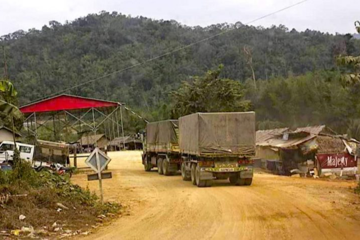 ミャンマー国軍、人民防衛隊の攻撃受けタイとの国境を閉鎖