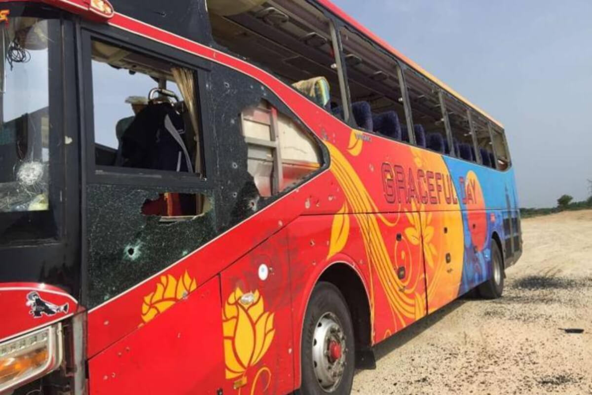 高速道路走行中に旅客バスで爆発、乗客2人が負傷　ミャンマー