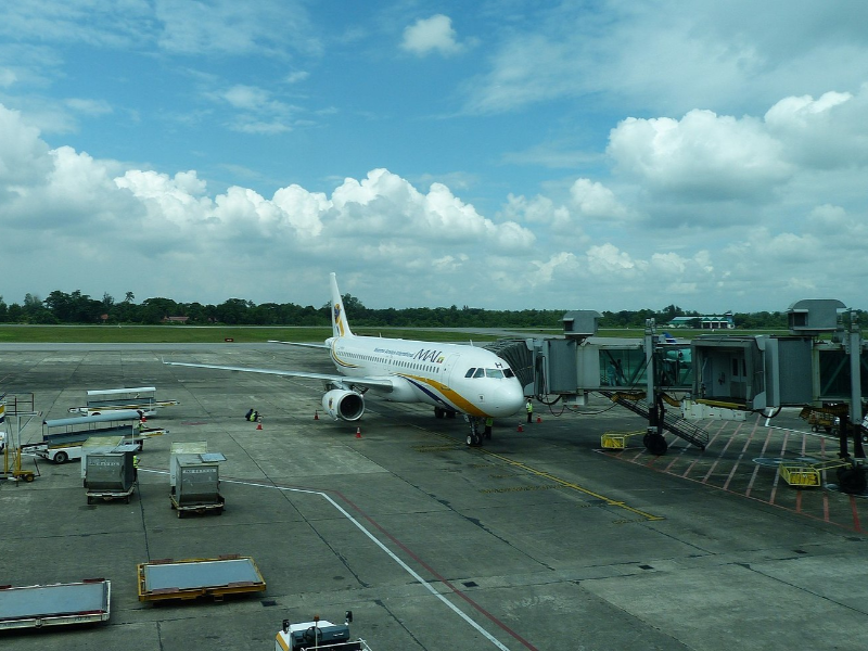 ミャンマー：16日から国内線を再開、国際線往来も急ぐ