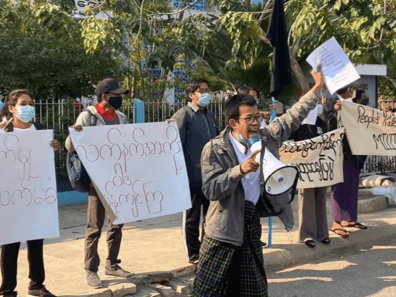 国軍、統治アピールも国内外で抗議活動　市民と衝突で死傷者か