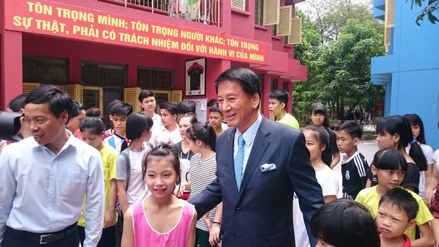 日本人男性 ベトナムで100人を養子に