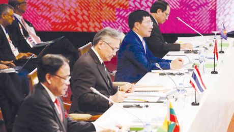 日本、ASEAN会議にてベトナムへの支援を約束