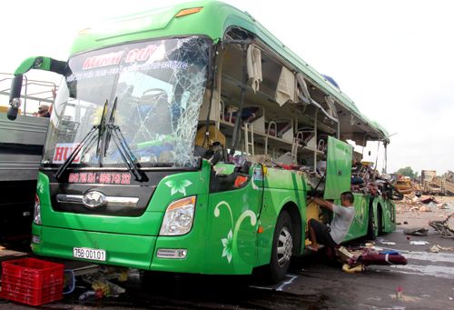 ホーチミンからフエへ向かう夜行バス、トラックと衝突し5人死亡