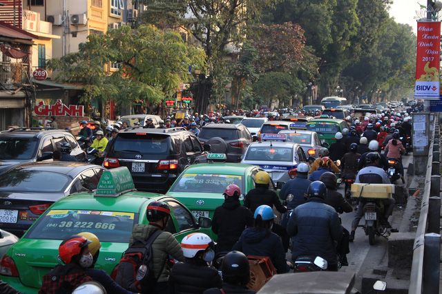 ハノイ、交通渋滞の緩和のため道路を有料化する可能性