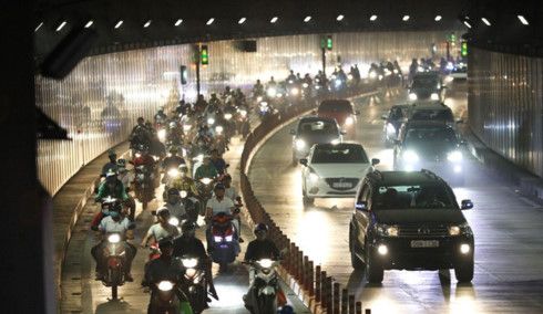 サイゴン川トンネルの利用者、健康被害を訴える
