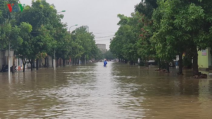 ベトナム北部ヴィン、大雨で冠水か
