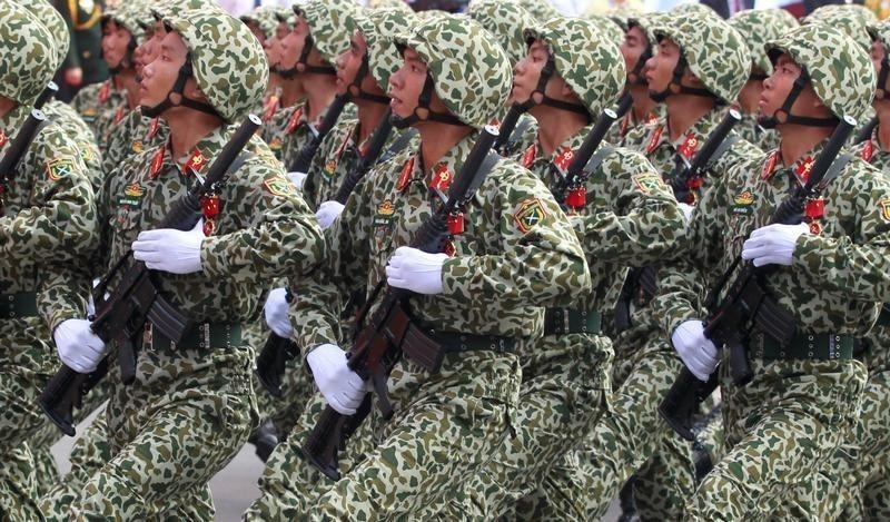 ベトナム軍、経済活動を削減