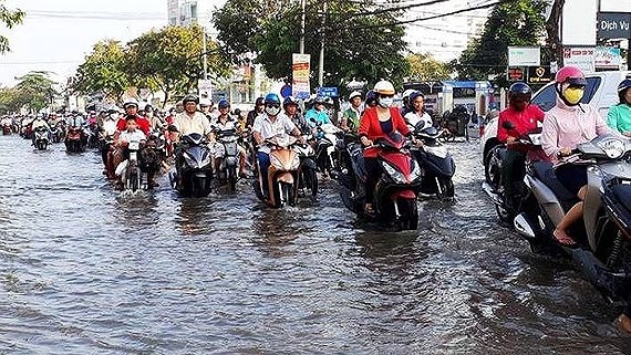 ベトナム南部の洪水、年末までつづくか