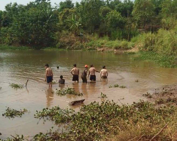 ベトナム中部、カニや貝を採っていた祖母と孫が溺死