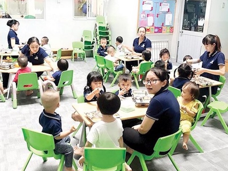 ベトナム、深刻な幼稚園の人手不足に直面