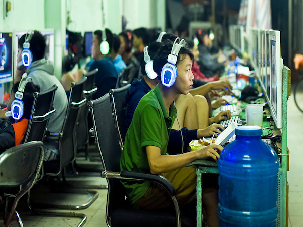 ベトナムでインターネット速度低速化、海底ケーブル修理に遅れ