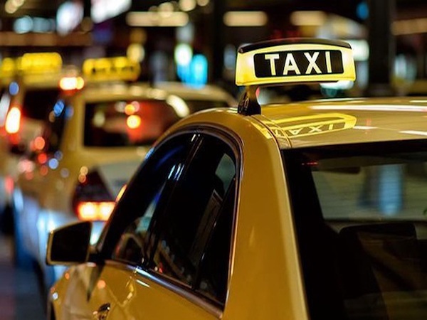 交通運輸省、タクシーに表示灯設置を要求