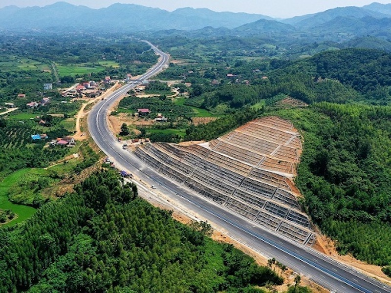 バクザン省と中国国境結ぶ高速道路開通