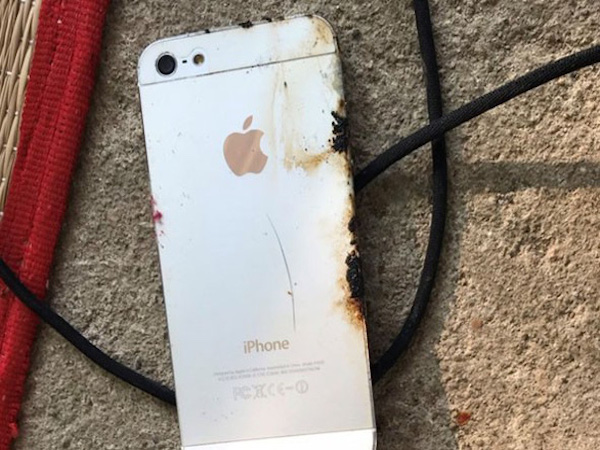 iPhone充電中に爆発、男性死亡