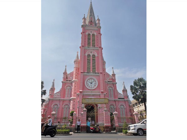 ホーチミン、タンディン教会の外国人観光客からの人気高まる
