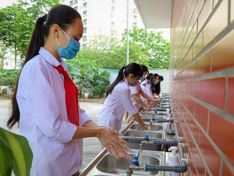 ベトナムで学校再開、640万人登校も衛生設備欠如か
