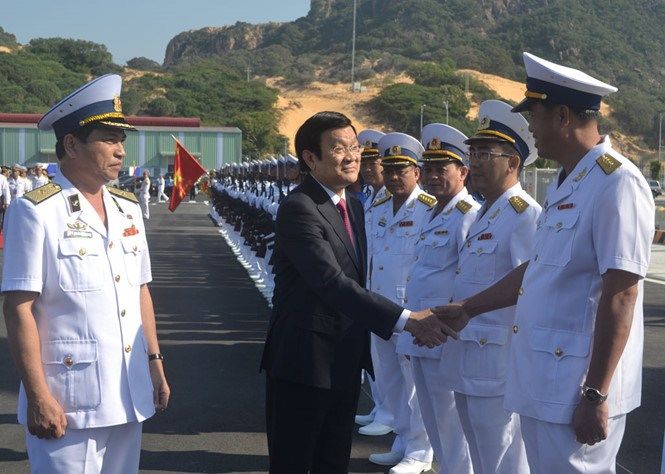 ベトナムは軍事目的のためにカムランポートを開港