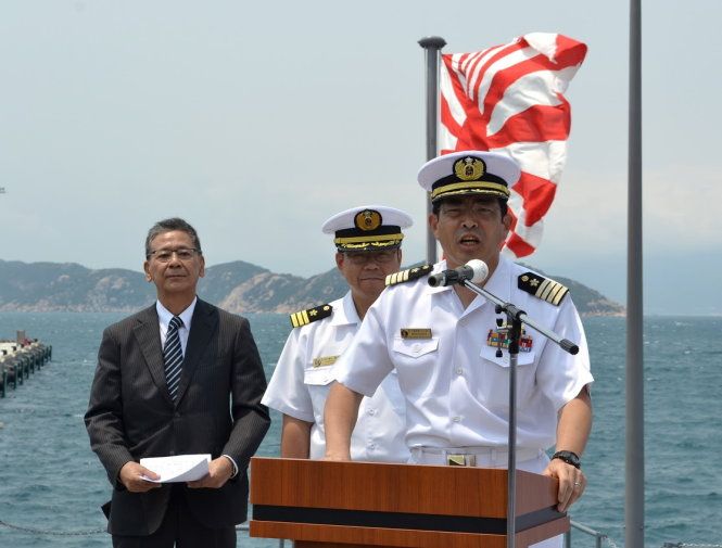 日本海軍の軍艦がベトナムのカムランポートを訪問