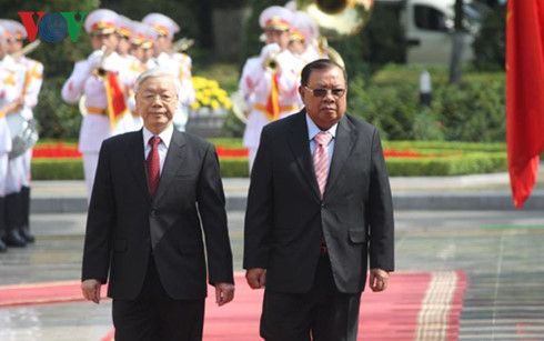 ラオス大統領 ベトナムへ公式友好訪問
