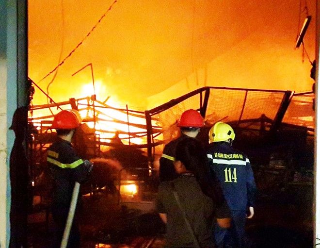 スズキベトナム社の倉庫で火事　倉庫が全焼