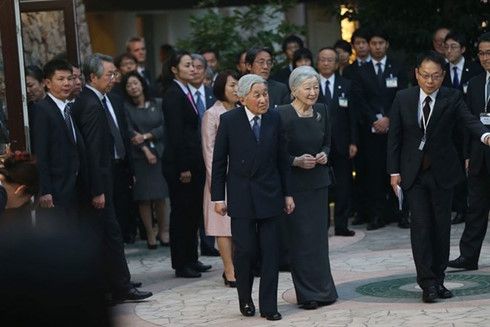 天皇皇后両陛下がベトナムでJICAのボランティアと面会