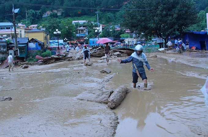 ベトナム、洪水により26人が死亡し15人が行方不明に