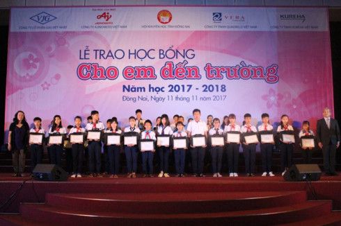 味の素ベトナム、ドンナイ省の学生に奨学金を提供