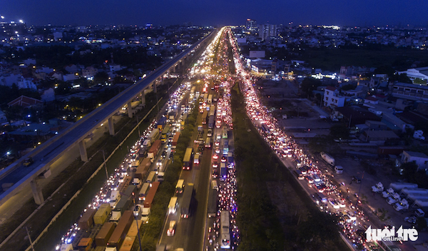 ホーチミンまでを結ぶハノイ高速道路で交通渋滞発生