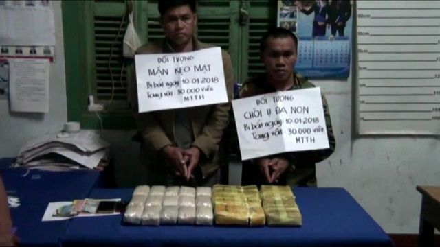 ラオスからベトナムに30,000錠の薬を密輸した男2人を逮捕