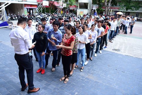 ベトナム政府監査官、人的資源管理の強化を要求。必要ない公務員が5万人以上