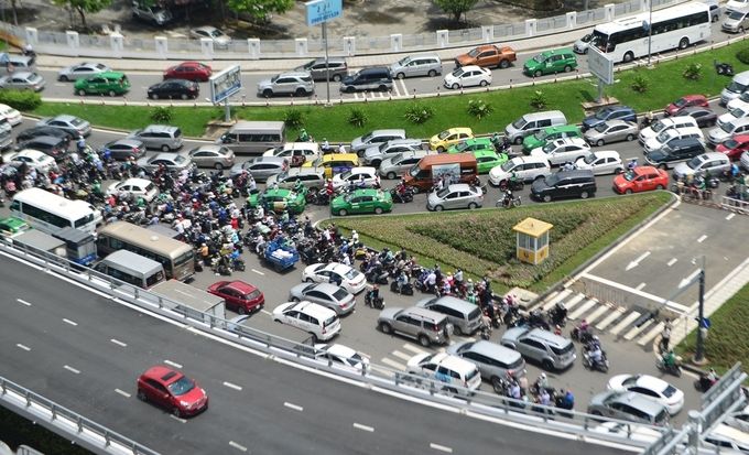 日系自動車メーカー、新令によりベトナム市場への輸出を停止