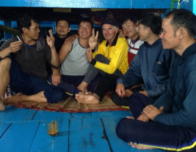 ベトナムの漁師、1ヶ月以上海で漂流していた米国人男性を救出