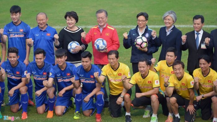 韓国文大統領がベトナム公式訪問、U23サッカー代表や国家主席と交流